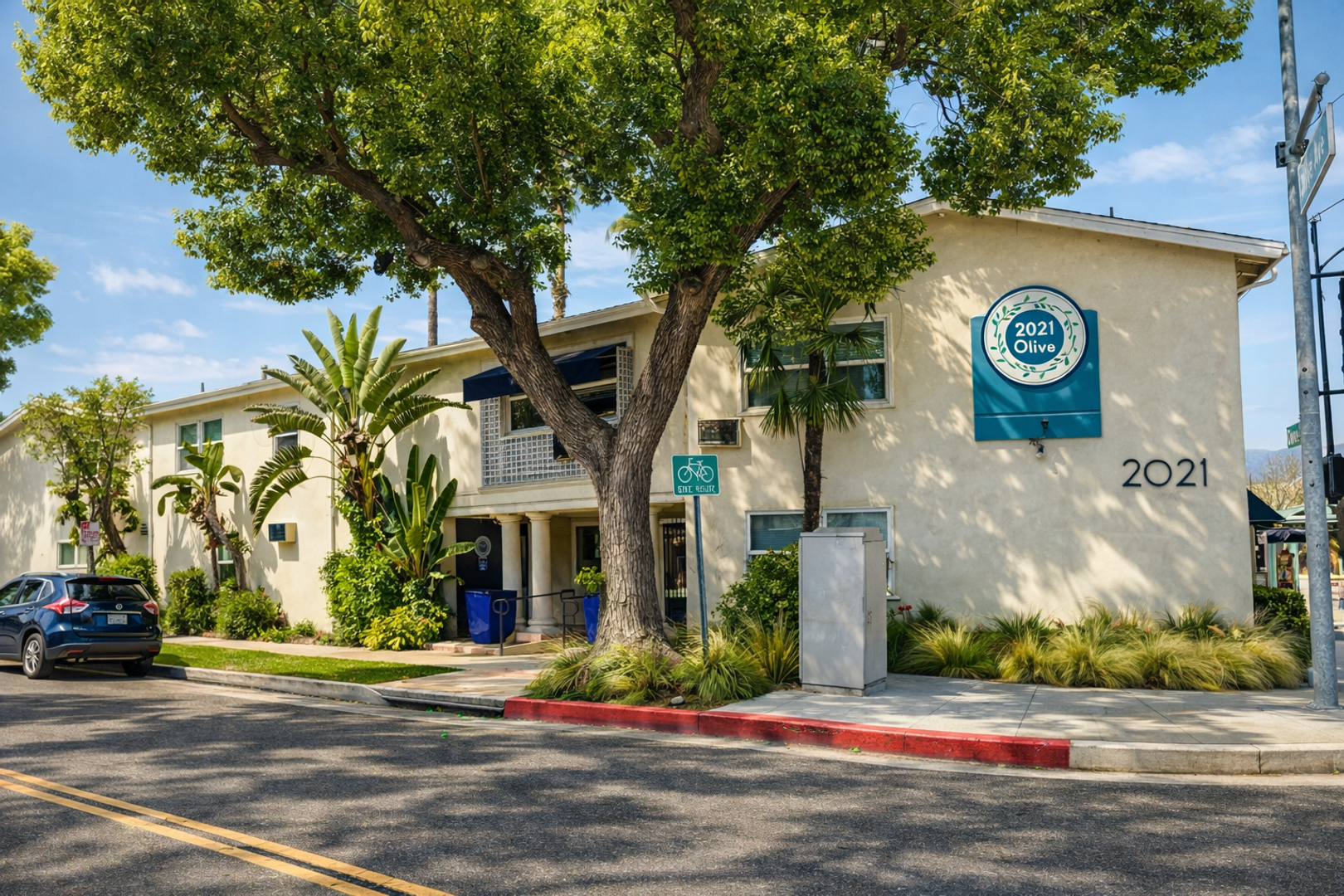 Burbank Apartment: 2021 W Olive Ave