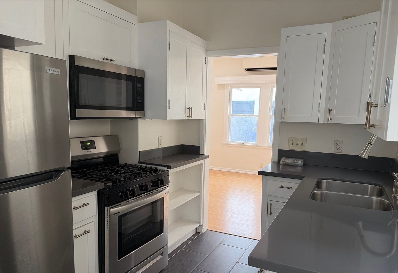Los Angeles Apartment: 852 N. Oxford Ave.