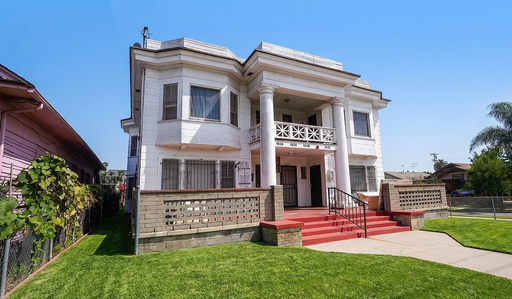 211 E 47th St – photo 1