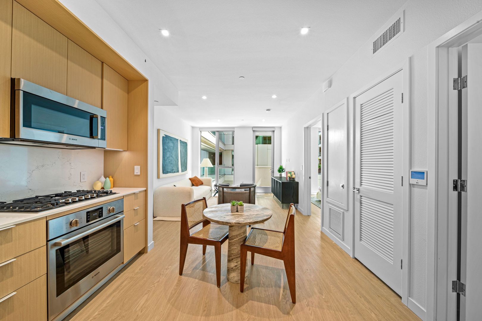 Santa Monica Apartment: 1550 Lincoln Boulevard