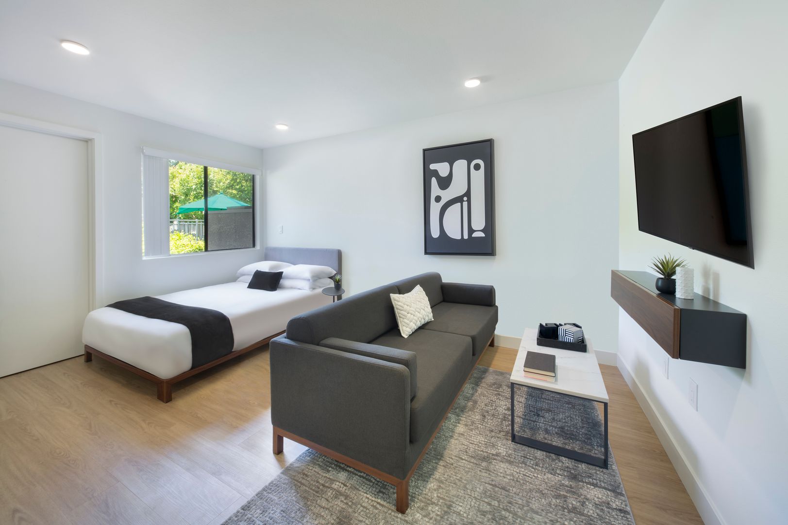 Canoga Park Apartment: 7810 Topanga Canyon Boulevard