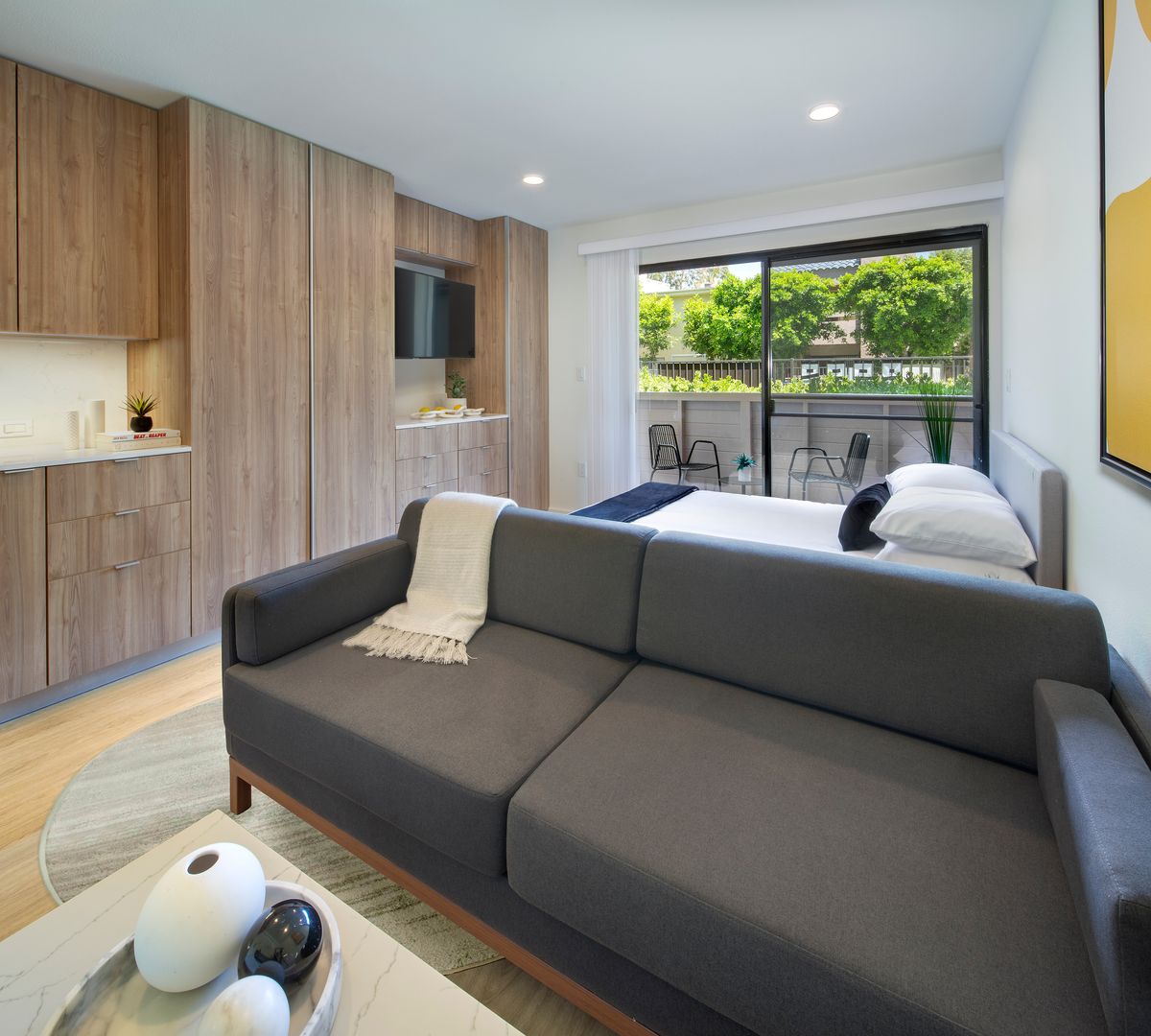 Canoga Park Apartment: 7810 Topanga Canyon Boulevard