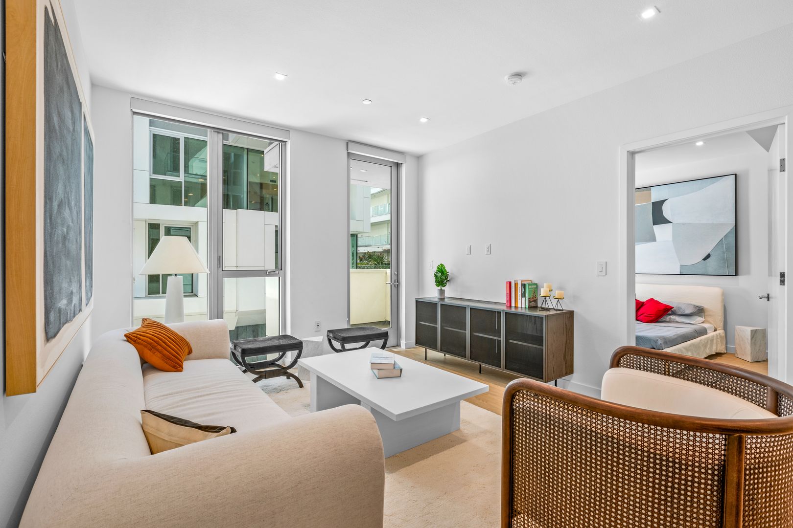 Santa Monica Apartment: 1550 Lincoln Boulevard
