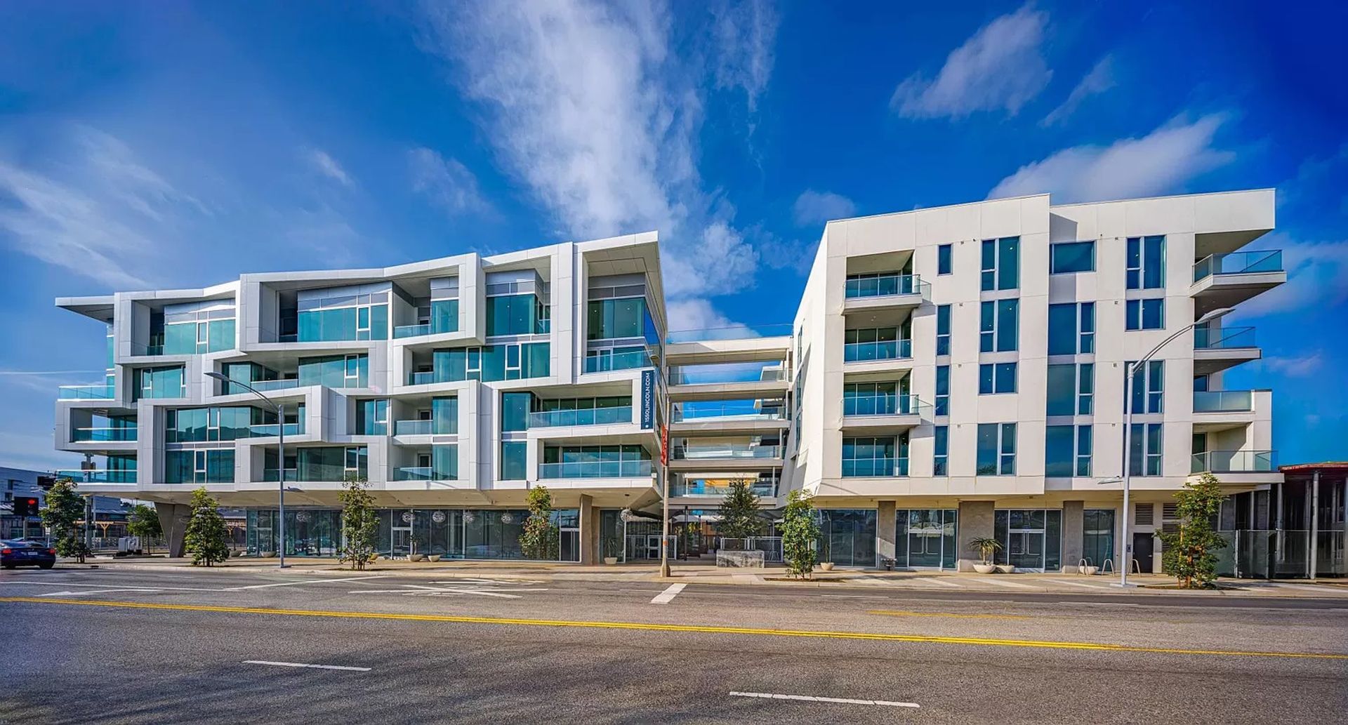 Santa Monica Apartment: 1550 Lincoln Boulevard
