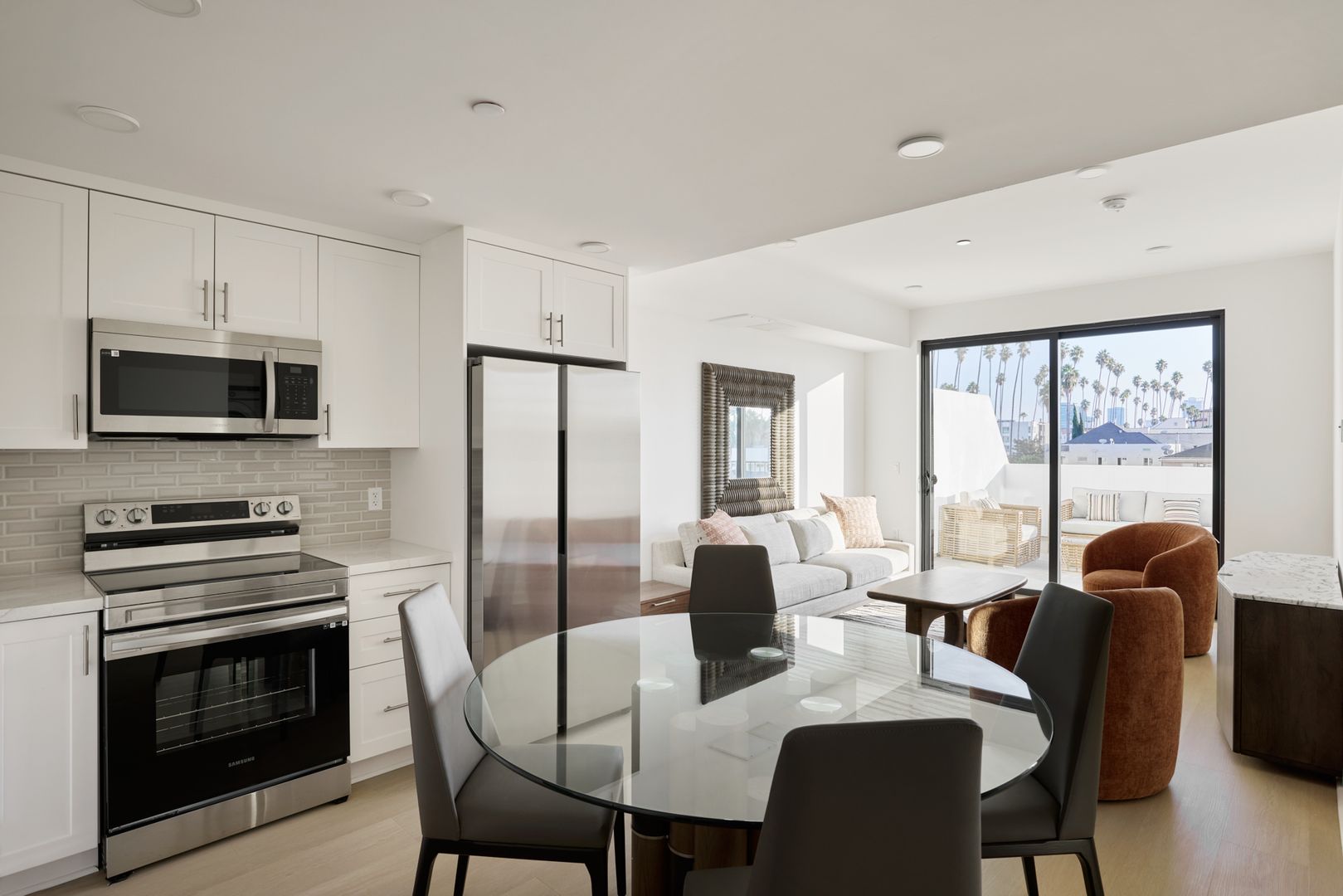 Los Angeles Apartment: 3977 Beverly Blvd