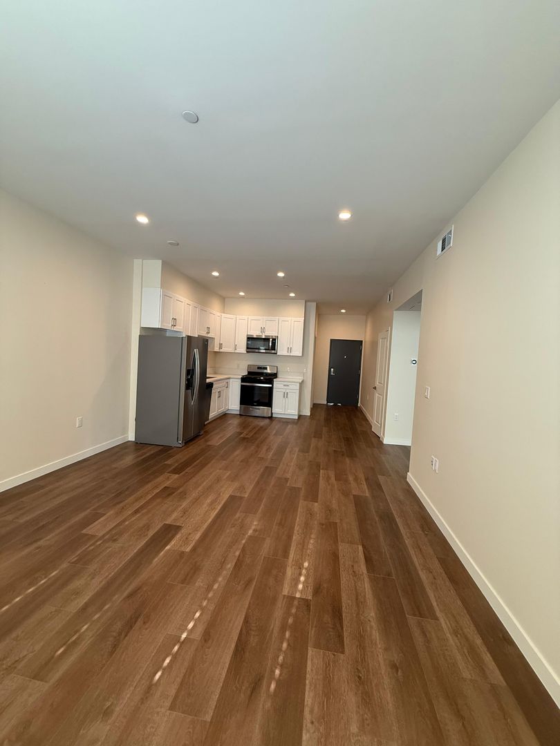 USC Village Properties LLC - The Hamilton