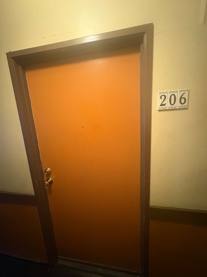 Los Angeles Apartment: 2002 W. Sunset Blvd.
