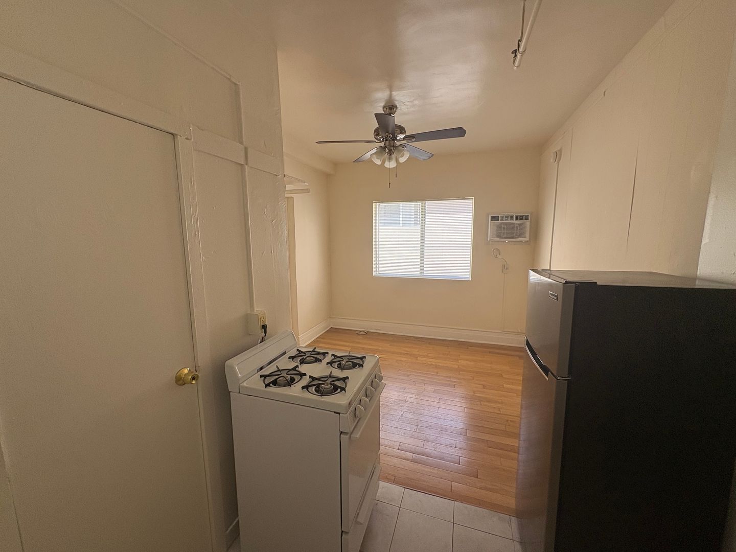 Los Angeles Apartment: 2002 W. Sunset Blvd.