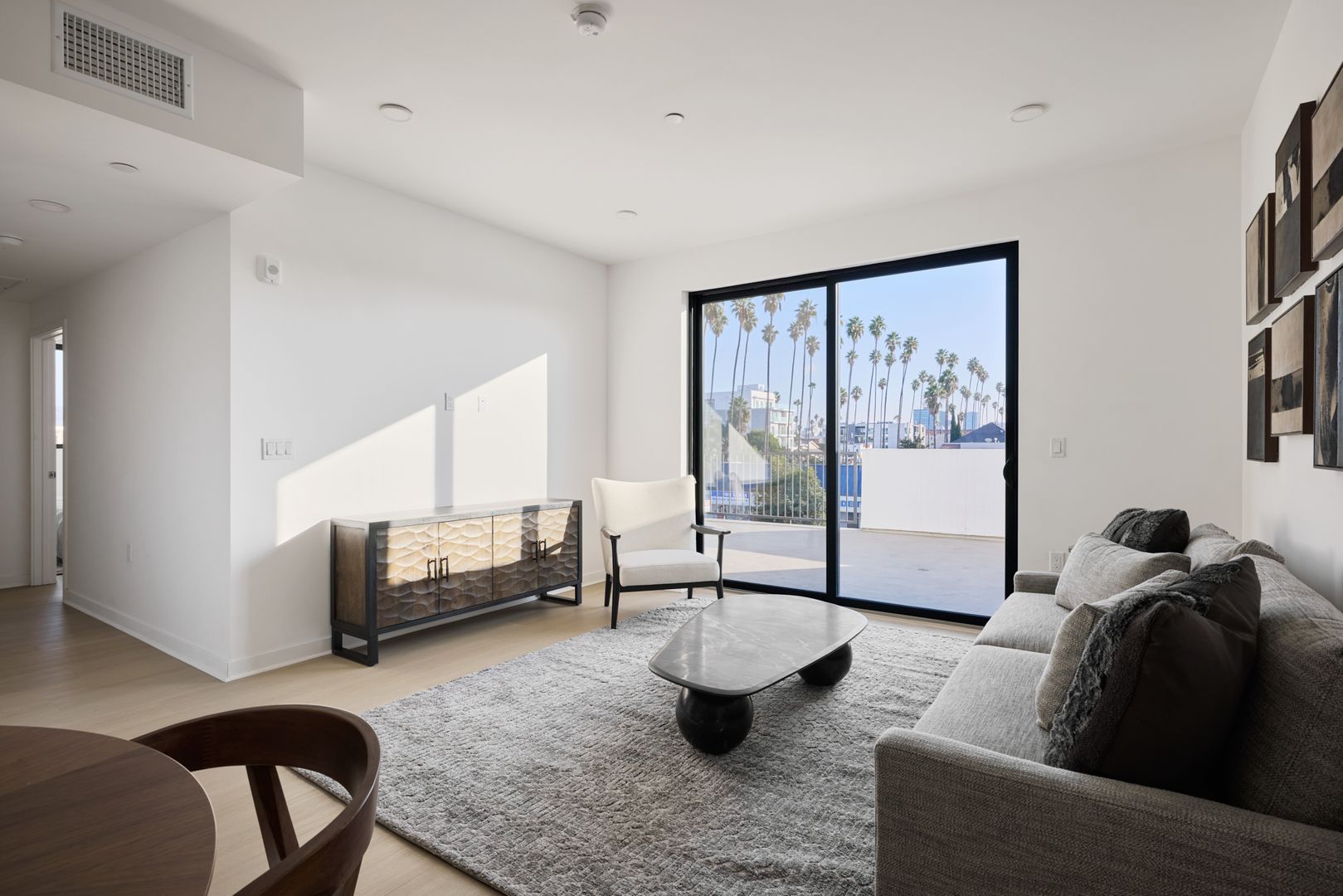 Los Angeles Apartment: 3977 Beverly Blvd