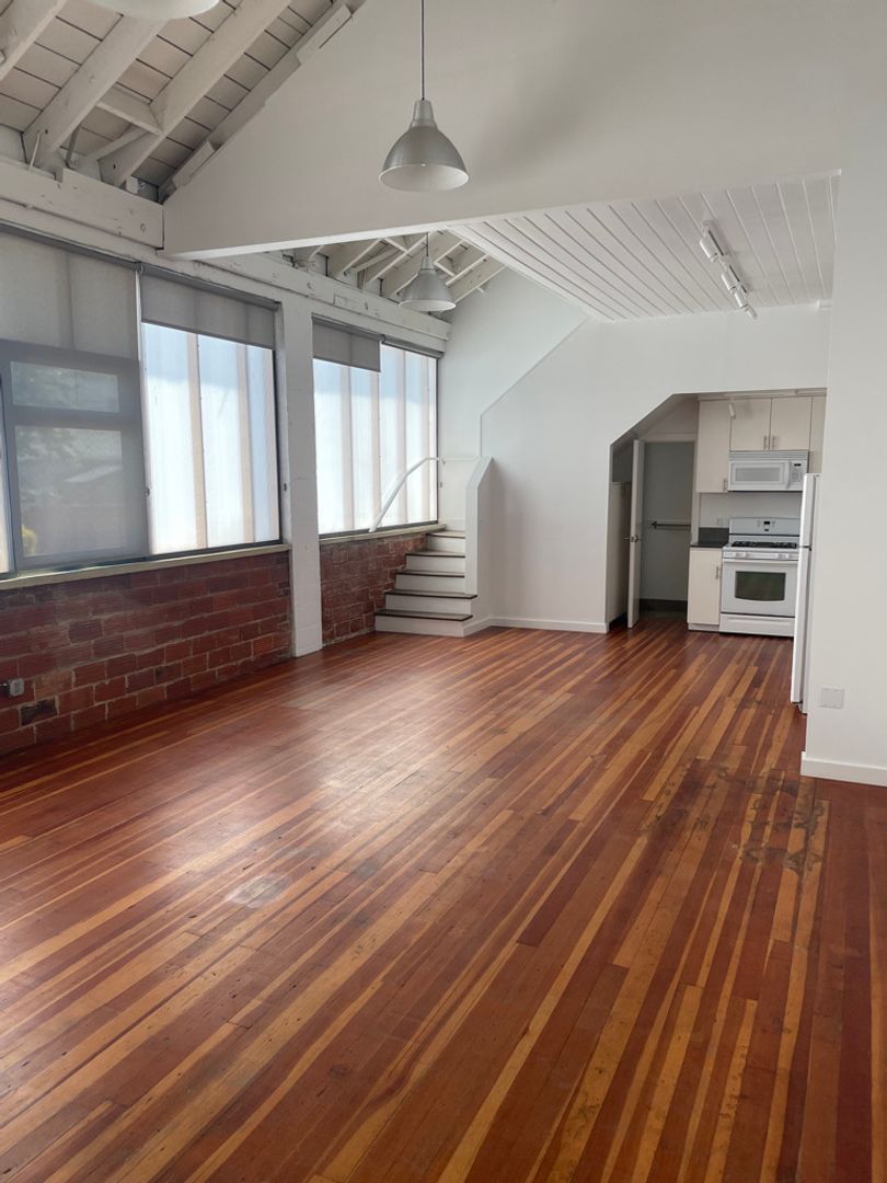 Oakland Apartment: 950 56th St.