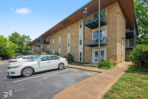 2-Bedroom Ground Floor Condo for Rent in Madison – Great Location at 555 N. DuPont Ave. #B-26