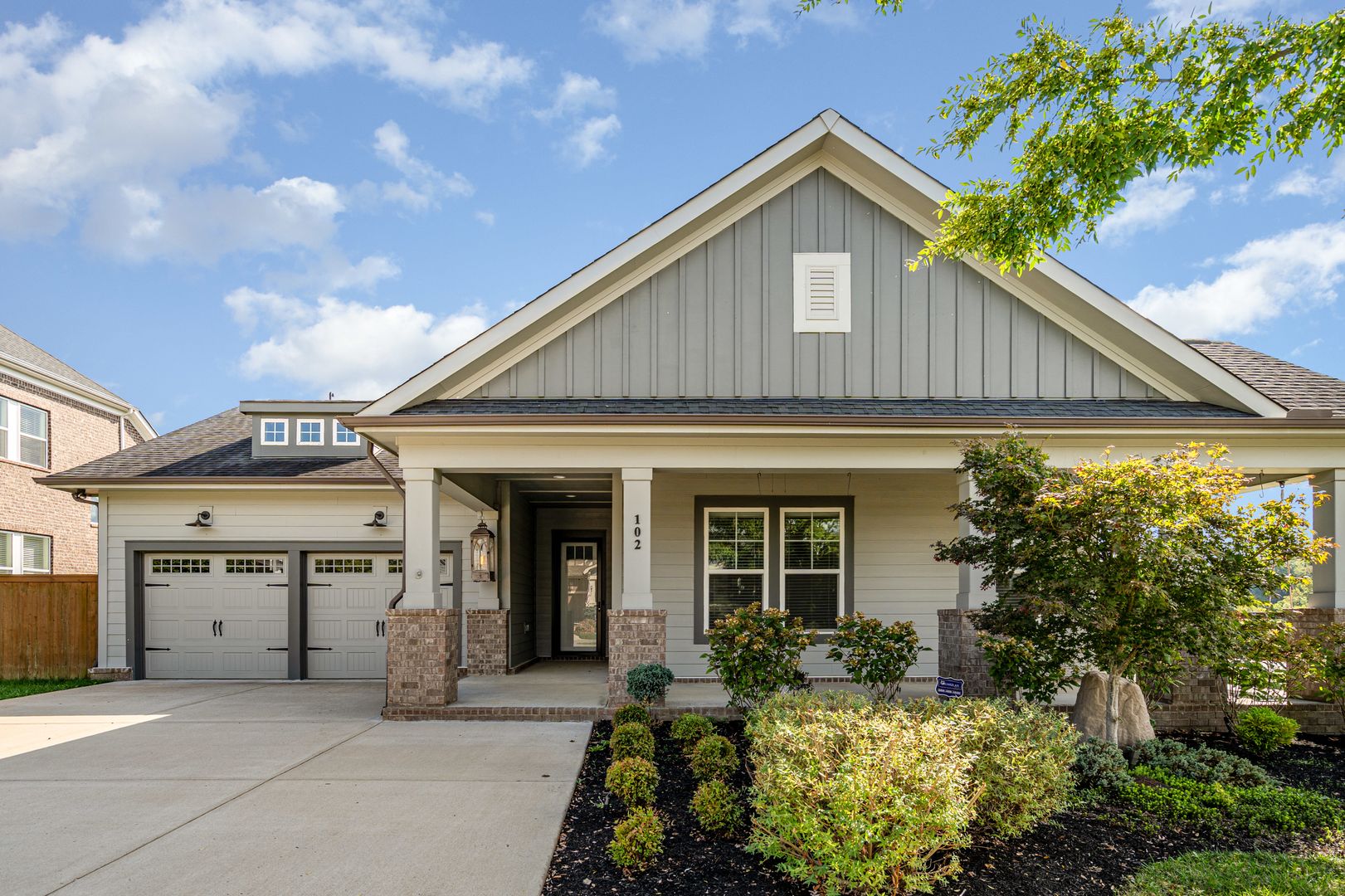 Hendersonville House: 102 Misty Way
