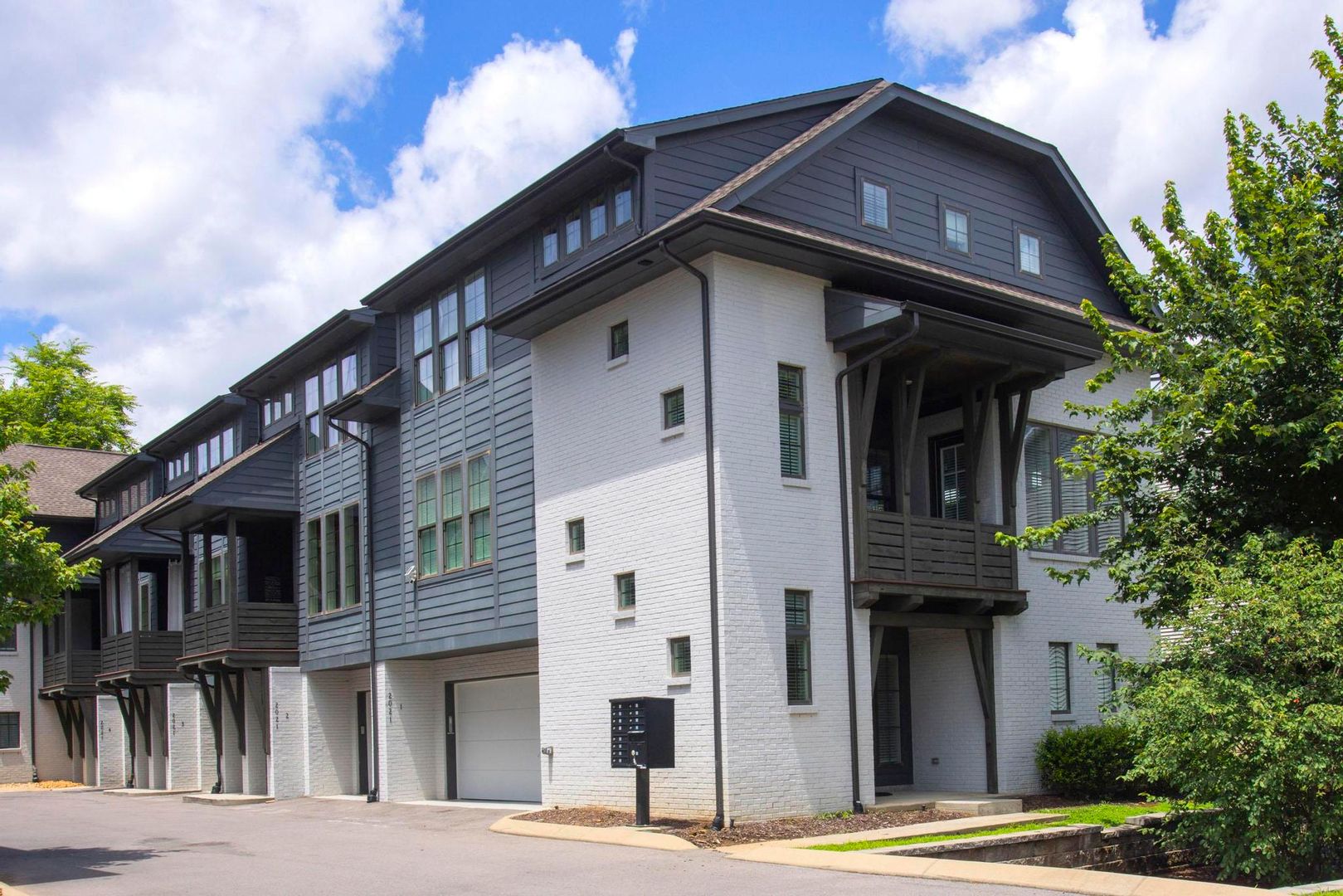 Nashville House: 2021 Beech Avenue #1