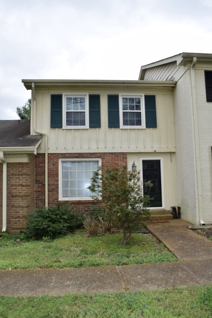 Nashville House: 8300 Sawyer Brown