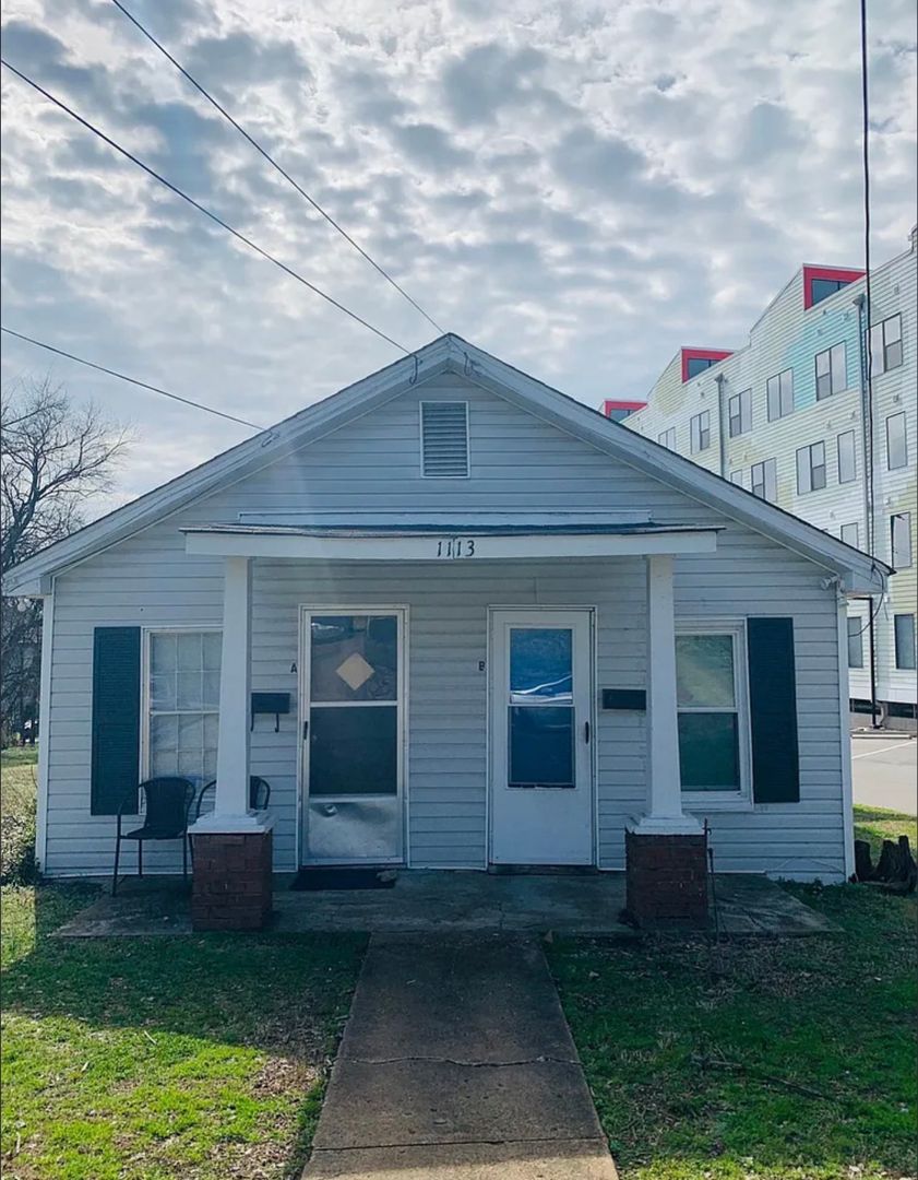 Nashville House: 1113B Westgrove Avenue
