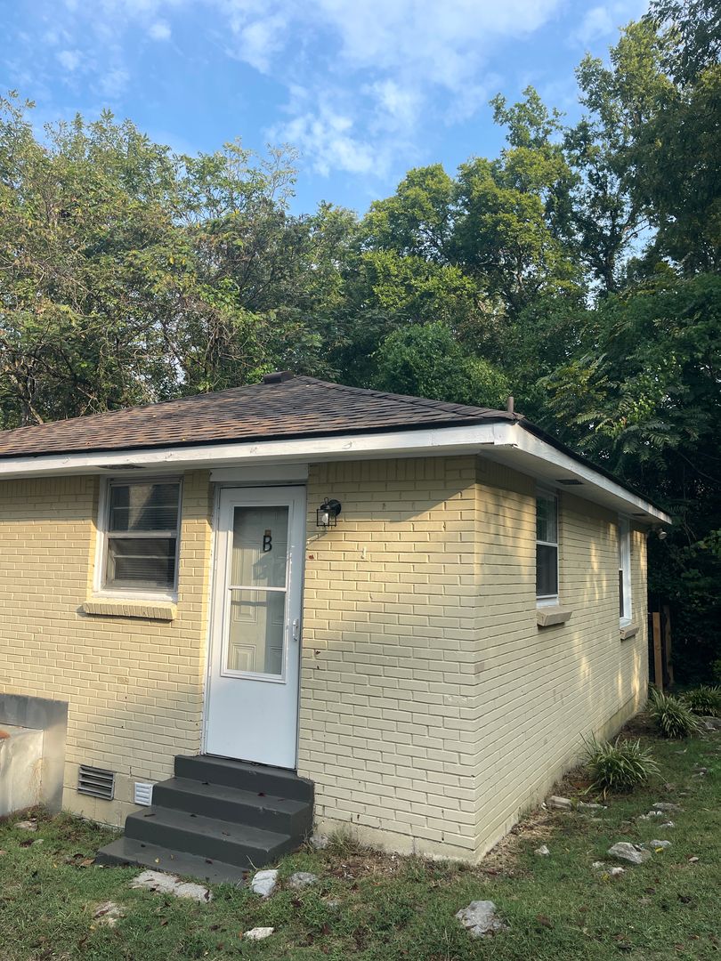 Nashville House: 144B 37th Avenue North