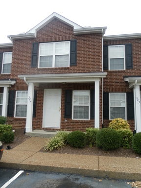 Smyrna House: 324 Stewarts Landing Cir