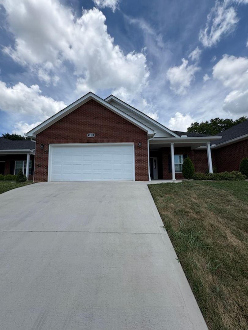 1038 Patriots Landing, Dandridge, TN 37725