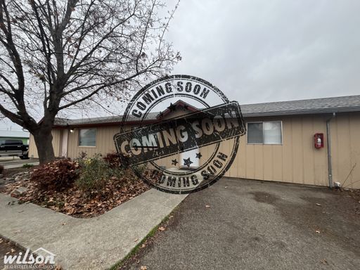 Spacious 2-Bedroom Triplex with Open Layout & Washer/Dryer Hookups
