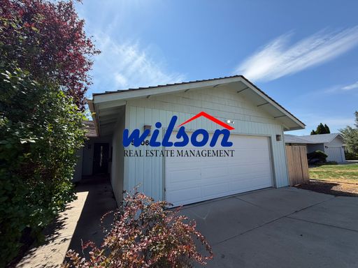 Hilltop 3-Bedroom Home with Scenic Orchard Views – photo 1