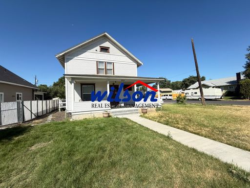 One Bedroom Upstairs Apartment in Prime Location W/S/G & Wifi Included!