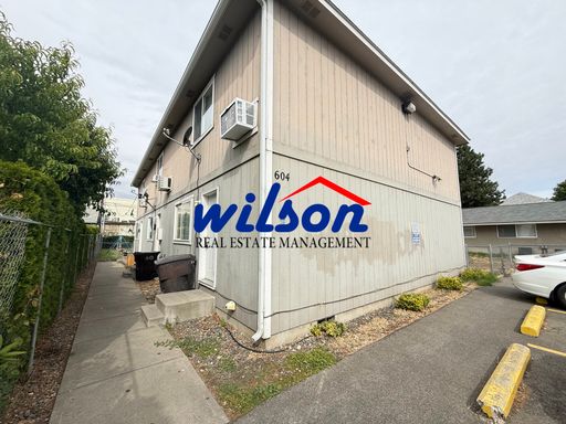 Spacious Multi-Level 3 Bedroom Townhome with Washer/Dryer Hookups – photo 1