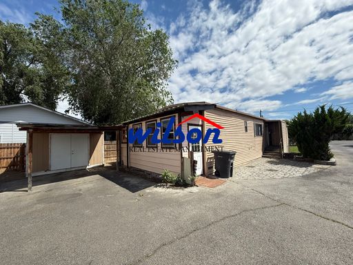 Charming 2 Bed, 2 Bath Home with Water, Sewer and Garbage Paid! – photo 1