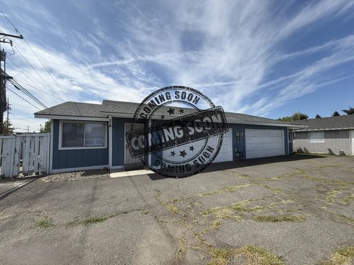 Coming Soon! Large Two Bedroom Duplex near YVC! – photo 1