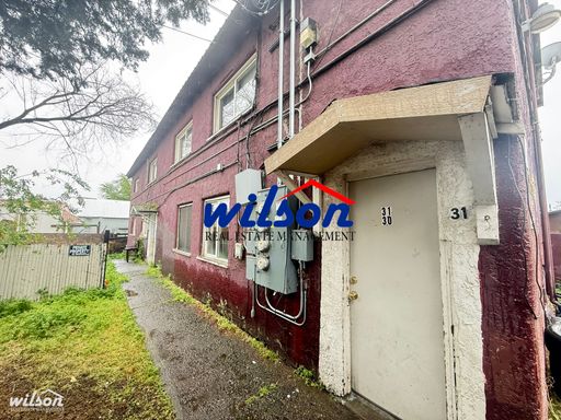 Spacious 1 Bed Apartment with Hardwood Floors & Large Living Area
