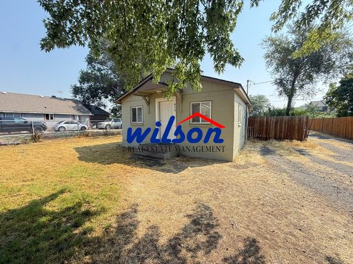 2bd/1ba House with Large Front Yard! – photo 1