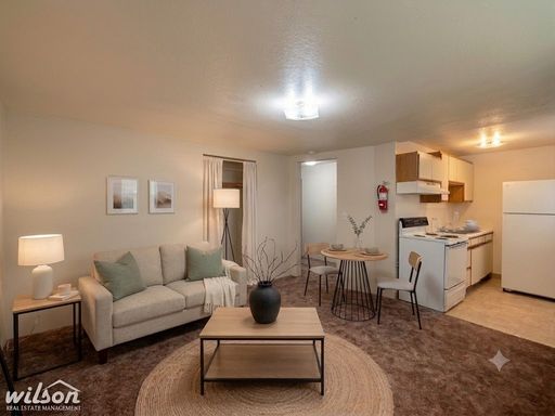 Upstairs 1bd/1ba Apartment