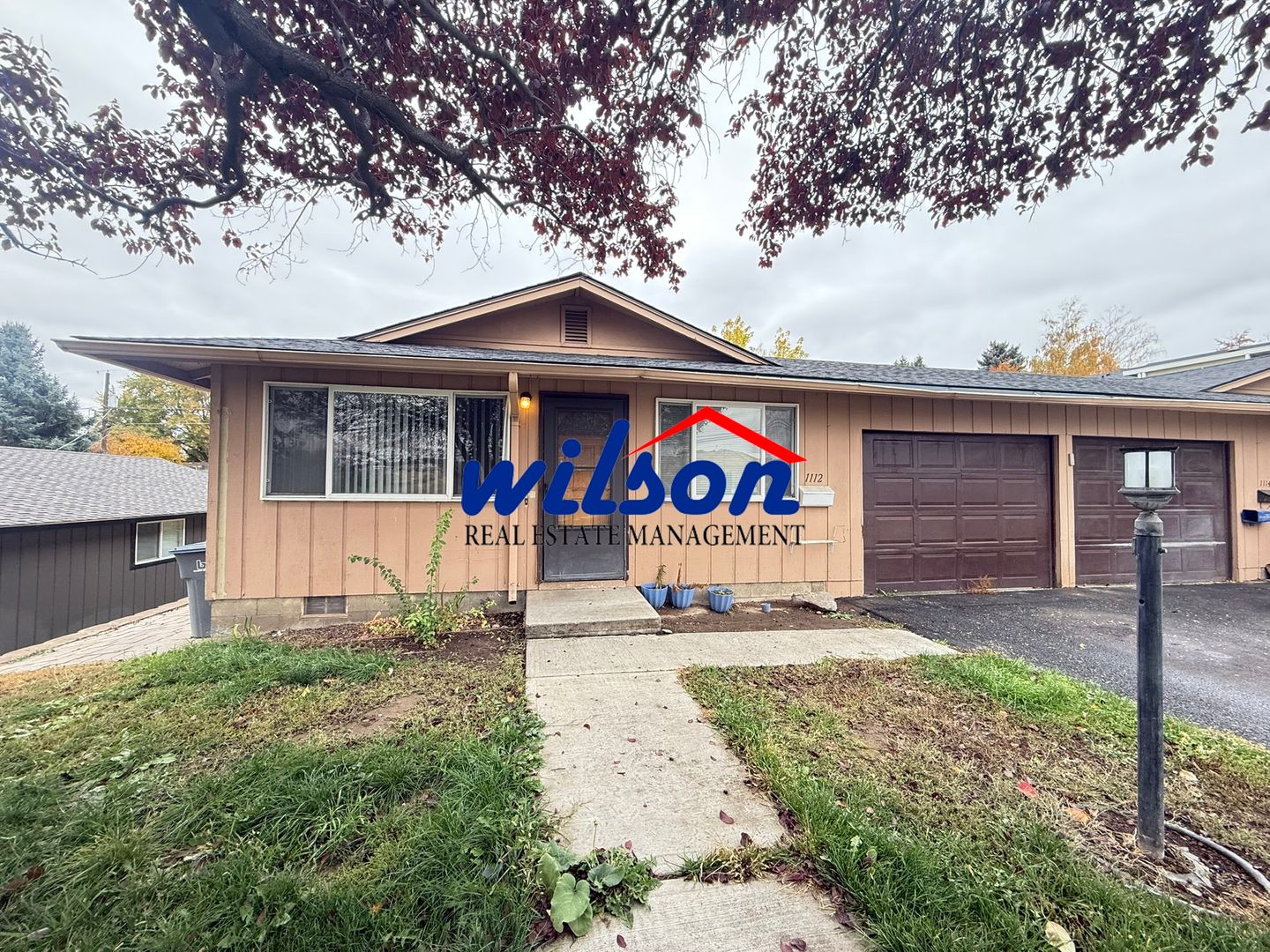 Selah Apartment: 1112-1114 W Fremont Ave