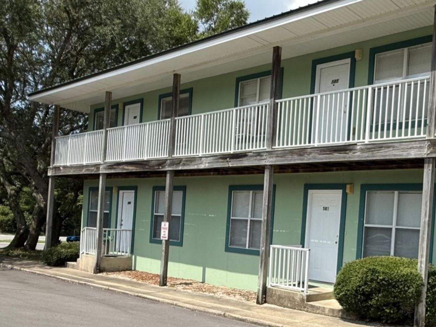 Mary Esther House: 563 Florosa Ct.