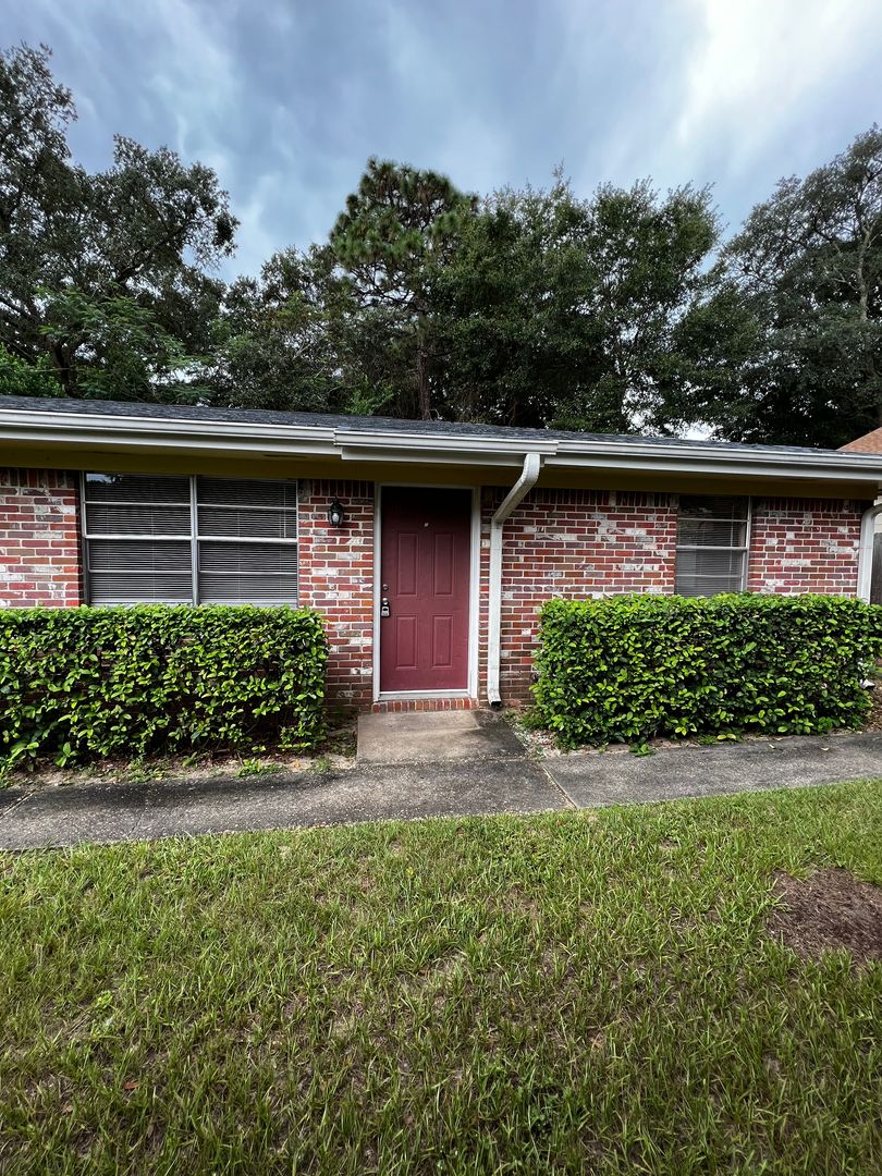 Niceville House: 545 Hickory Ave.