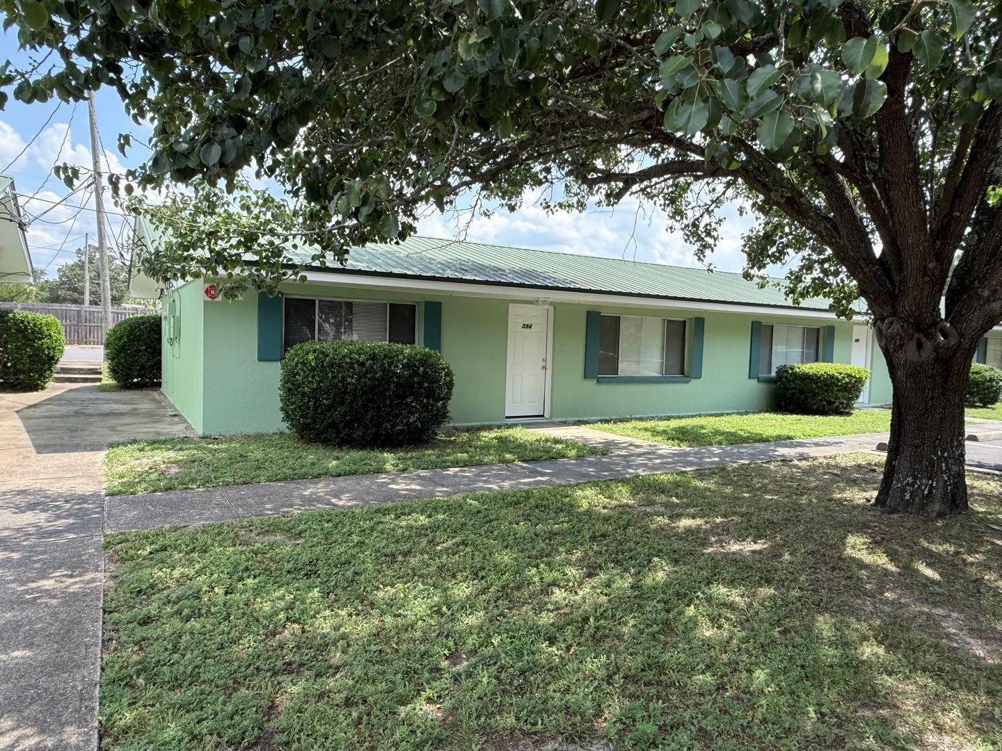Mary Esther House: 594 Florosa Ct.