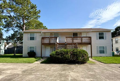 New Listing! – photo 1