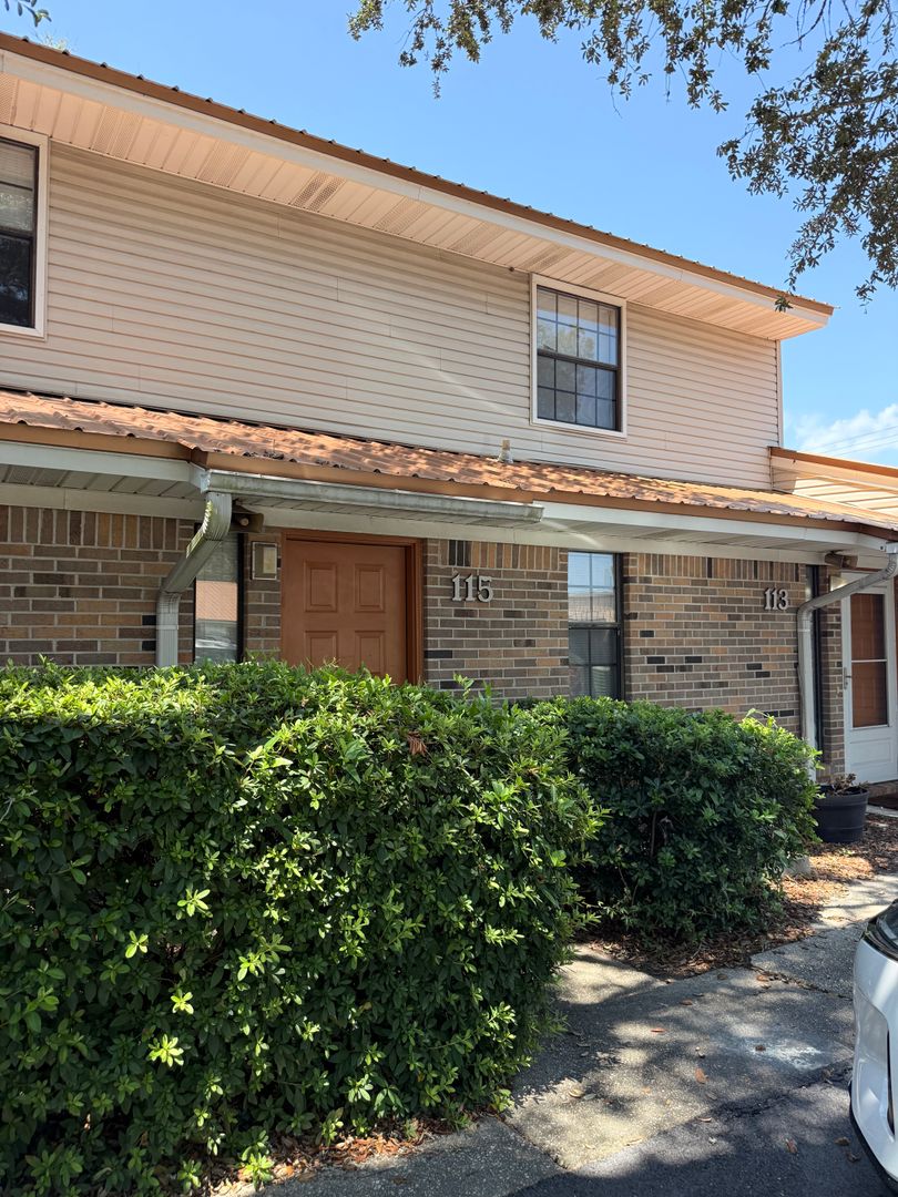 Fort Walton Beach House: 115 Classic Ct.