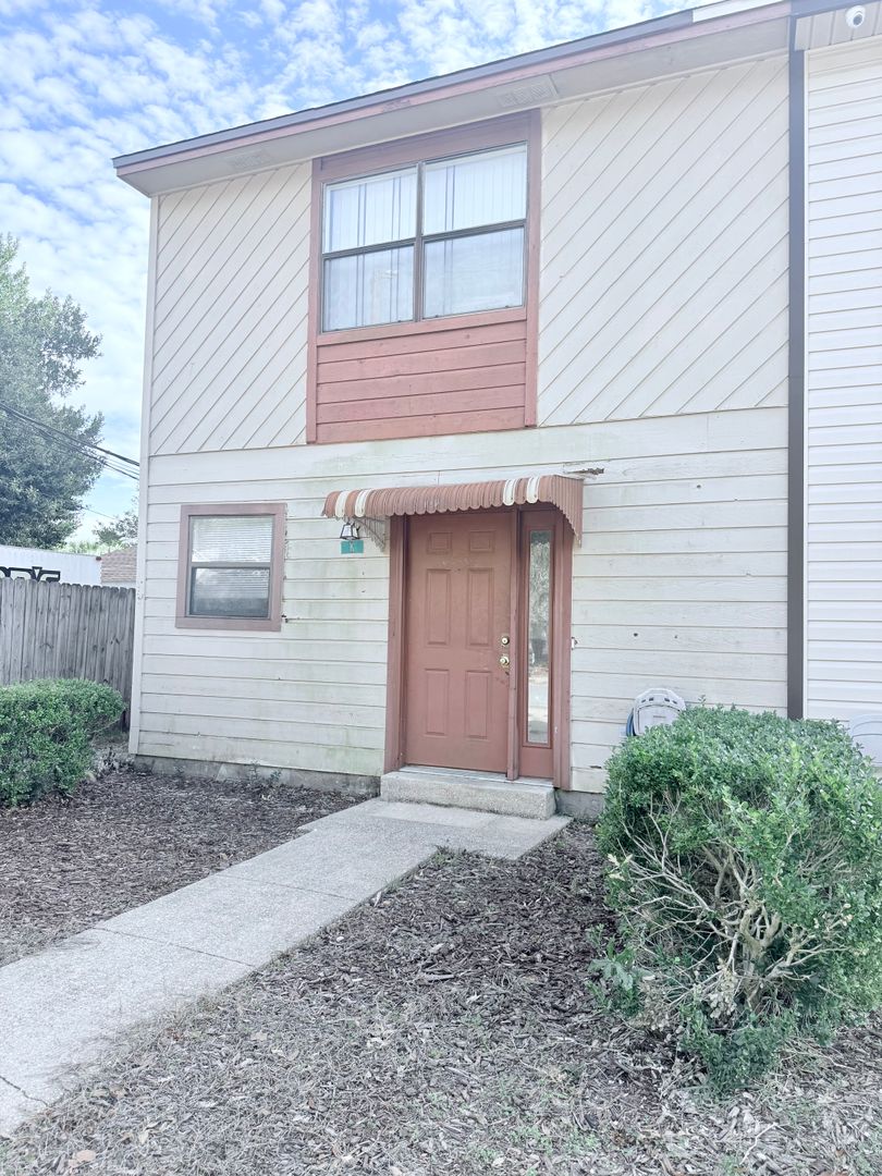 Fort Walton Beach House: 208 3rd St. K