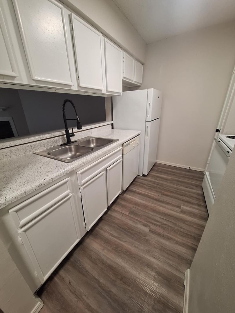 Tulsa Apartment: 11107 E Brady Street