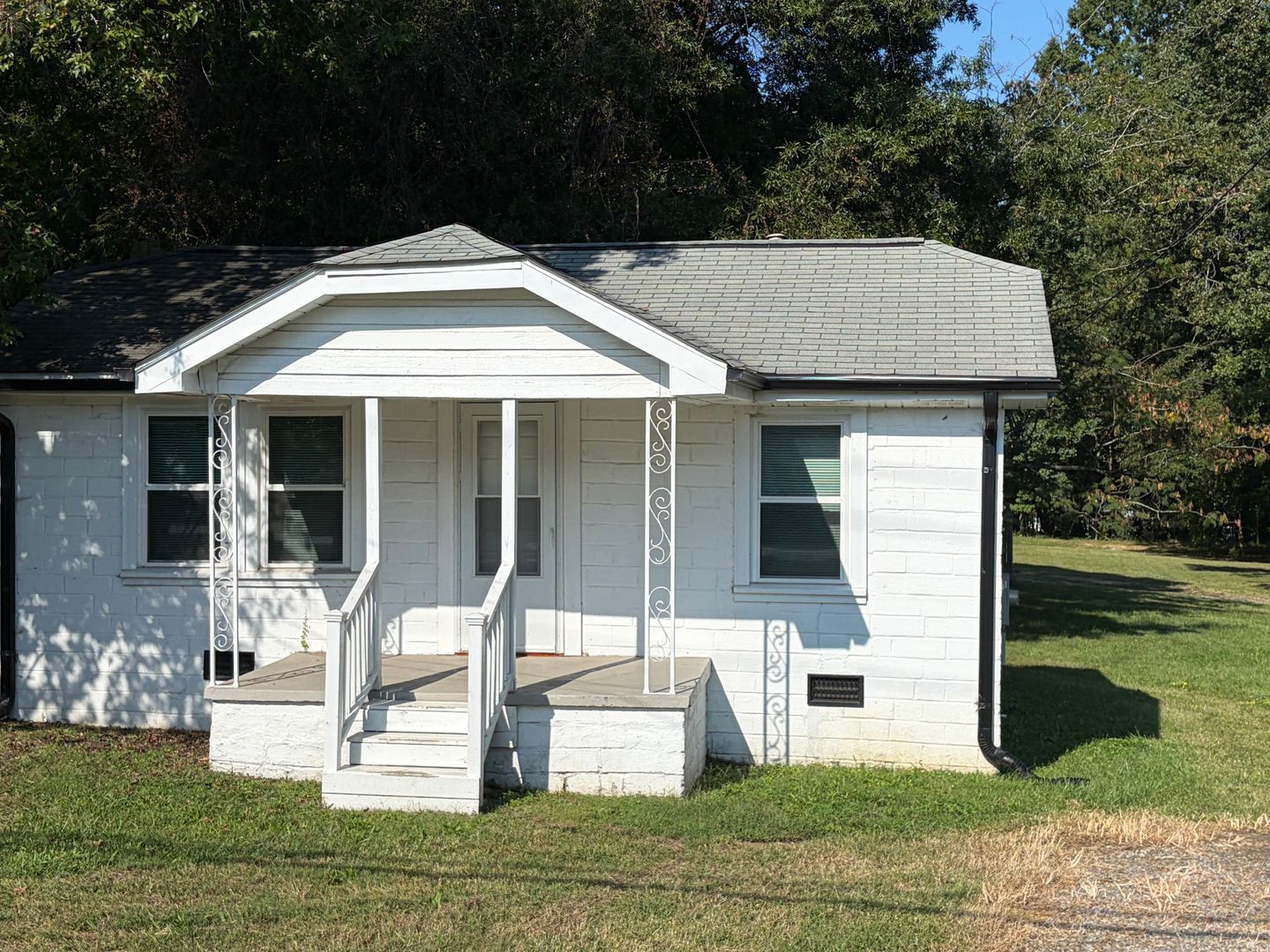 Burlington House: 1214 Hwy 49 N