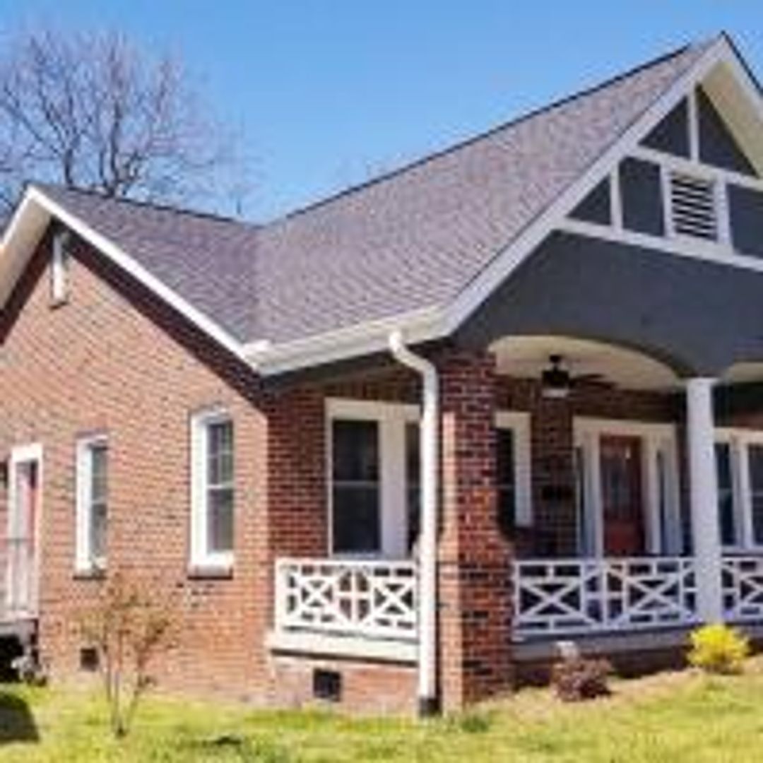 Burlington House: 406 Hillcrest Ave