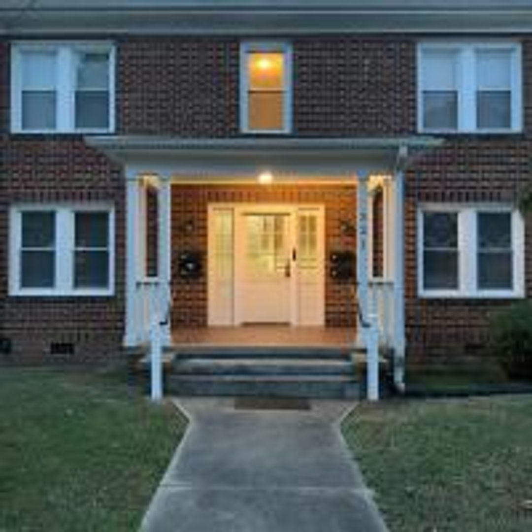Burlington Apartment: 321 E 5th St