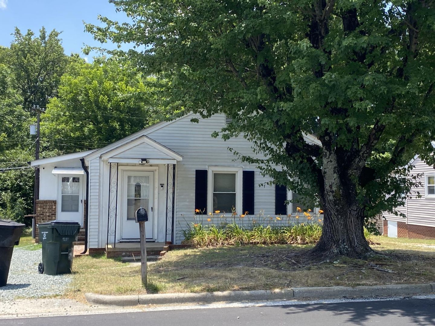 Burlington House: 1128 Ava St