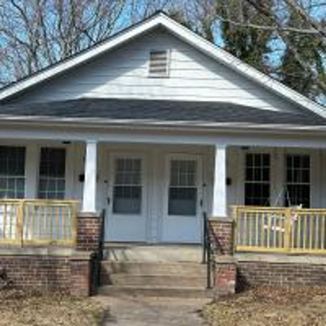 Burlington Apartment: Tarpley St