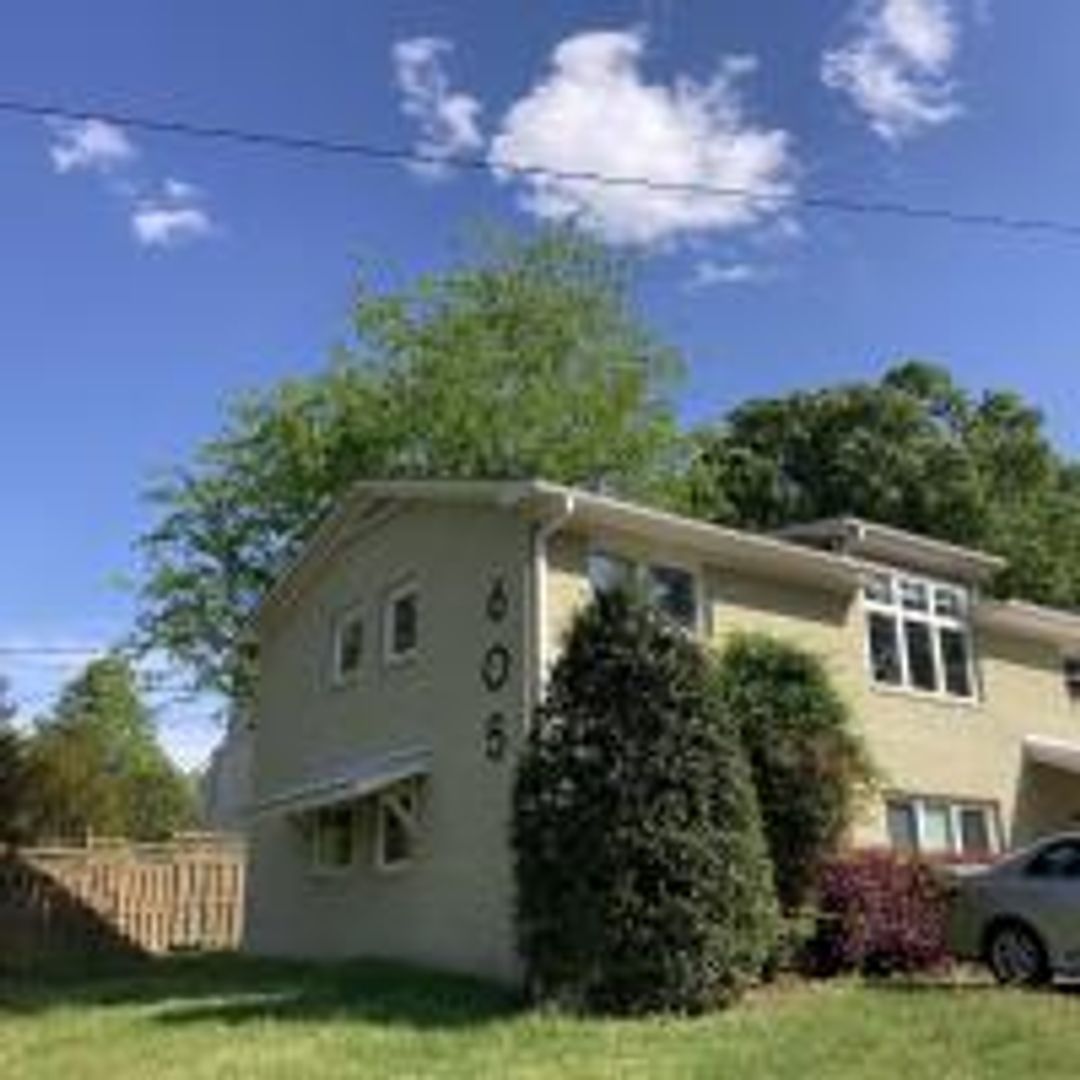 Carrboro Apartment: 605 N Greensboro St