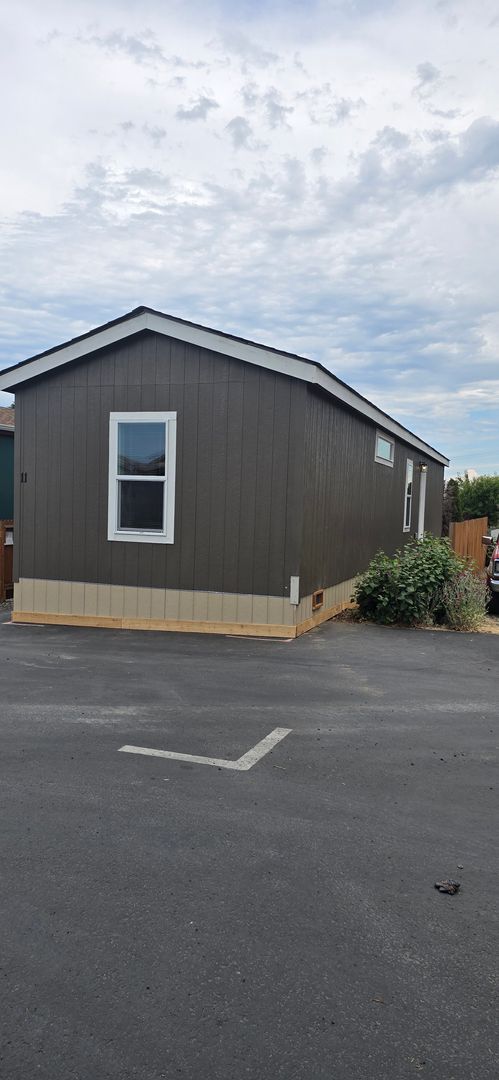 Sequim Apartment: 340 W. Prairie Street #11