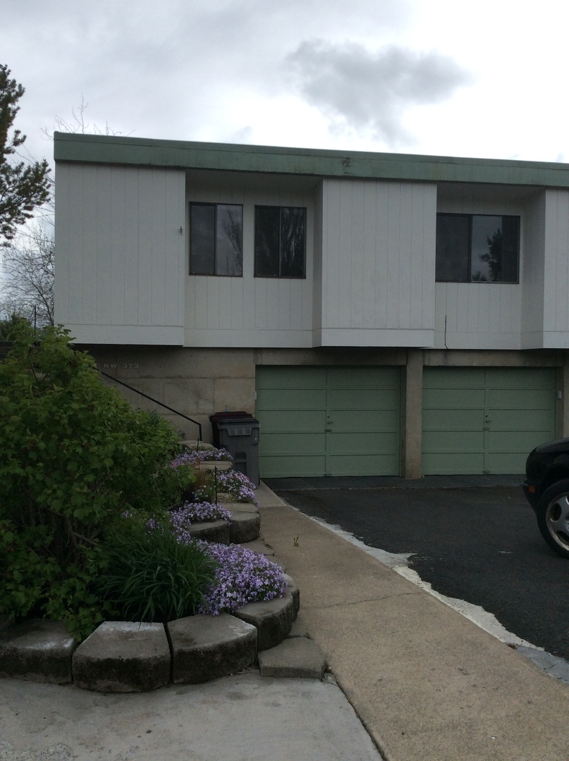 Pullman House: 373 NW Thomas Street