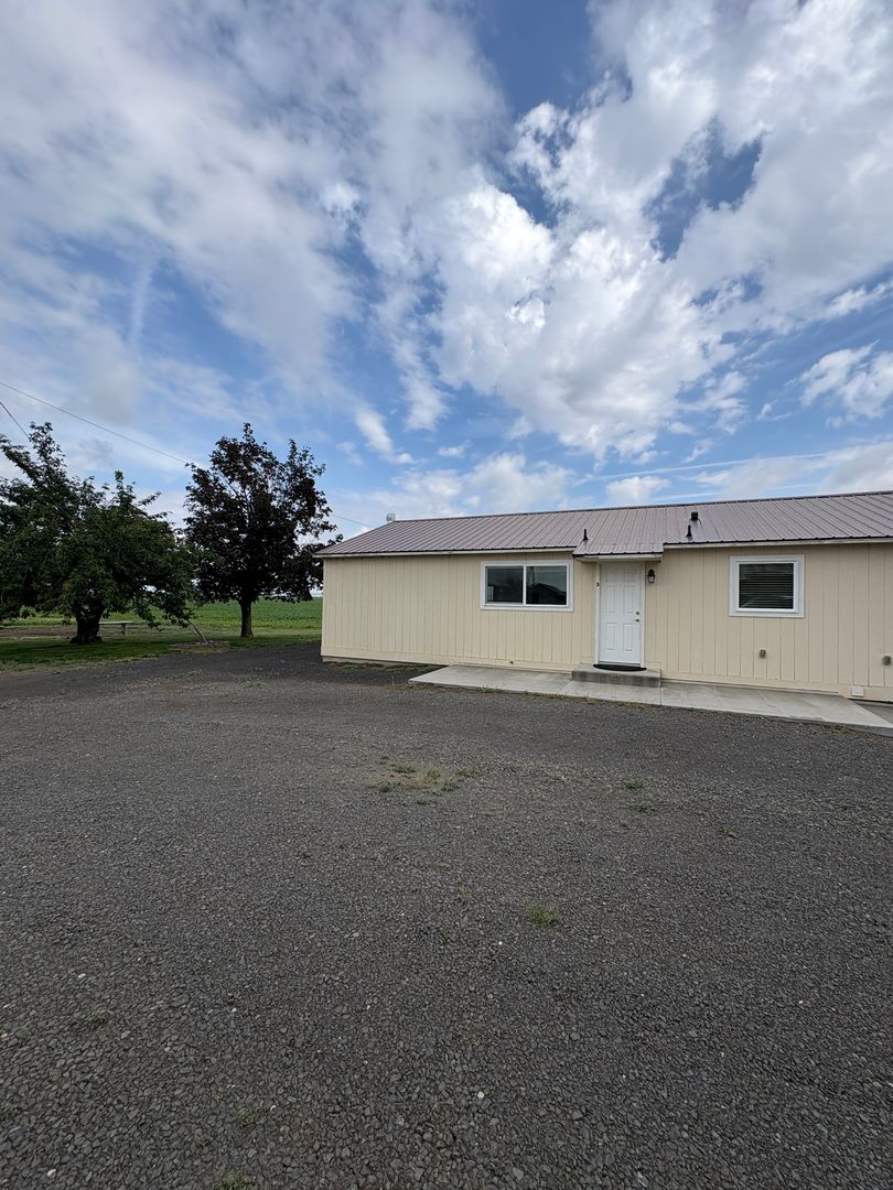 Quincy House: 8538 ADAMS Rd N #3