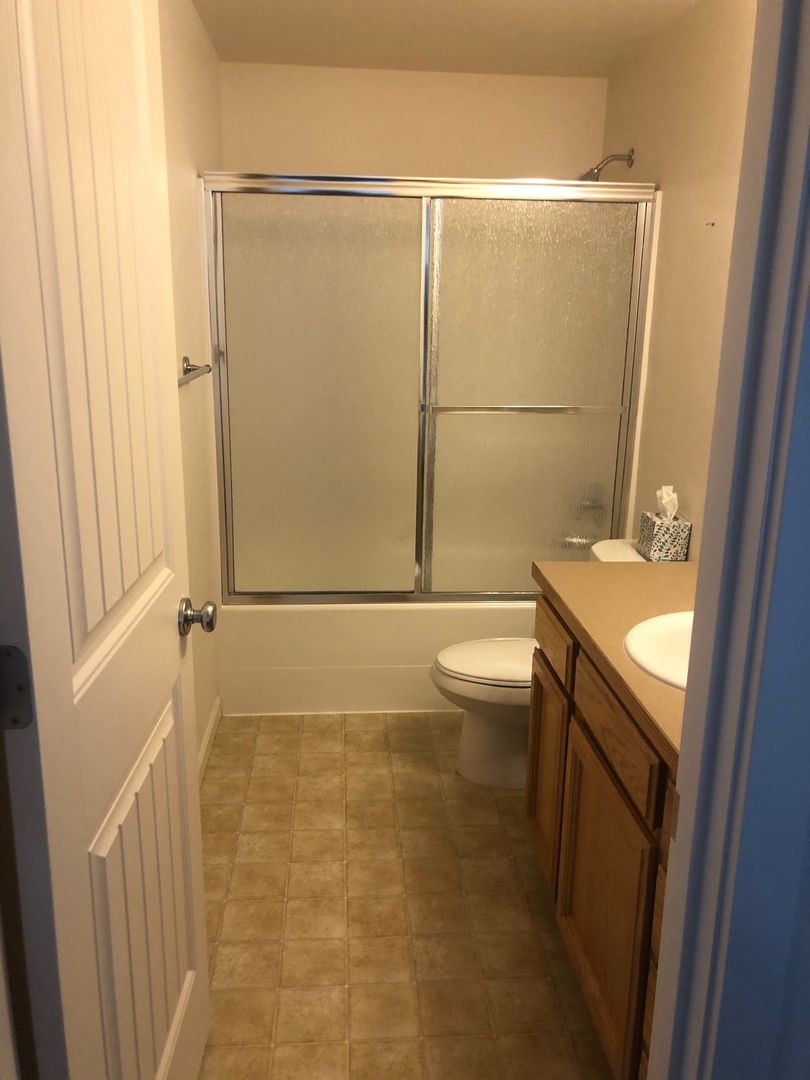 Quincy House: 811 Country Ave NE