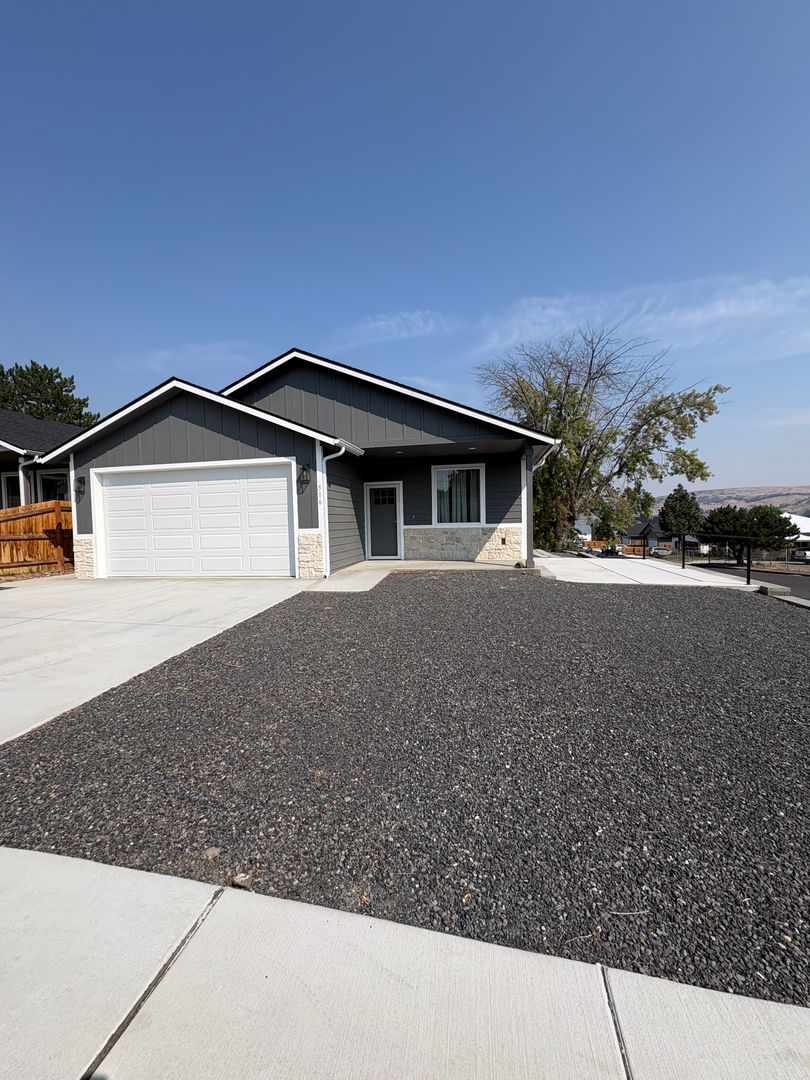 Soap Lake House: 516 Main Ave W